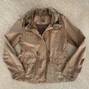 Levi's Women's khaki Utility Jacket with removable Faux Fur Trim